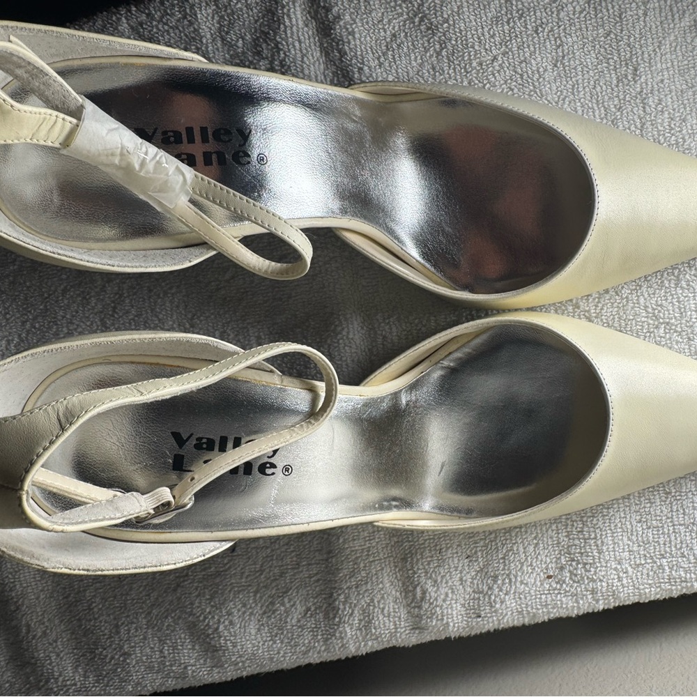 Valley Lane Cream Heels for Women
